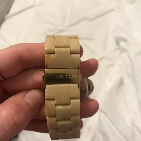 Micheal kors tortoise tan/gold watch - Picture 2 of 5